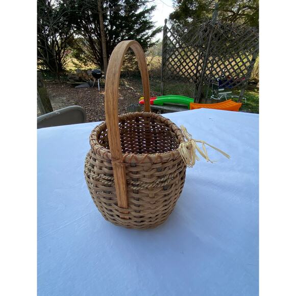 Handmade Basket w Handle Artist Aletha Gilbert Rattan Sea Grass (Bow & Shell EUC - Picture 7 of 12